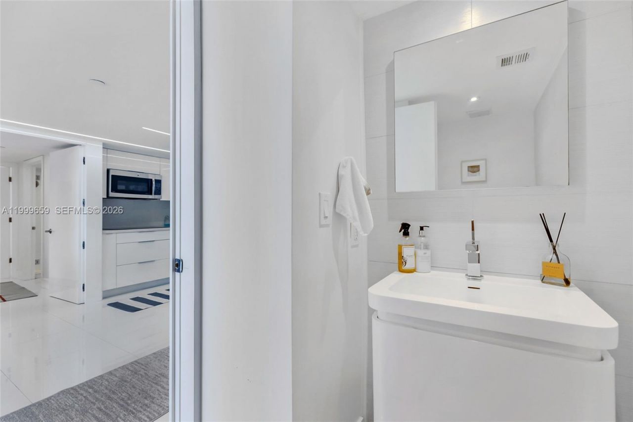 6301 Collins Ave, Unit 2103, Miami Beach, FL 33141 Photo