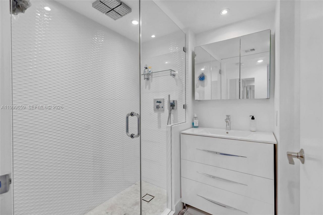 6301 Collins Ave, Unit 2103, Miami Beach, FL 33141 Photo