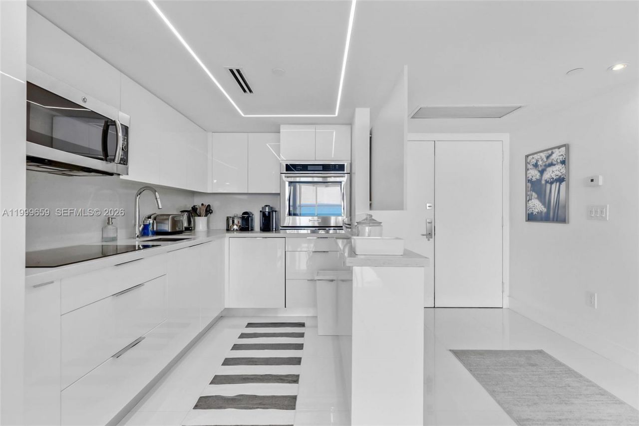 6301 Collins Ave, Unit 2103, Miami Beach, FL 33141 Photo