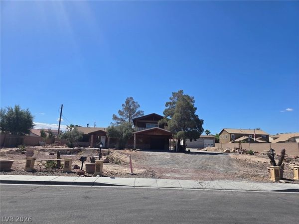 1695 E Camero Avenue, Las Vegas, NV 89123
