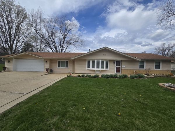 1832 W Weathersfield Way , Schaumburg, IL 60193