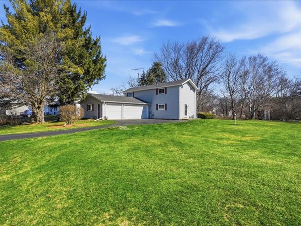 422 PEMBROKE Road SW, Poplar Grove, IL 61065