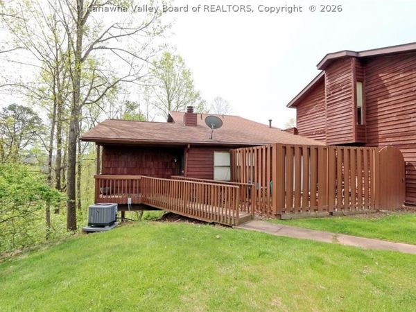 302 Powder Horn Road, Charleston, WV 25314