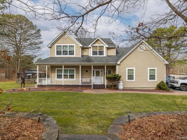 210 Weeks Avenue , Manorville, NY 11949