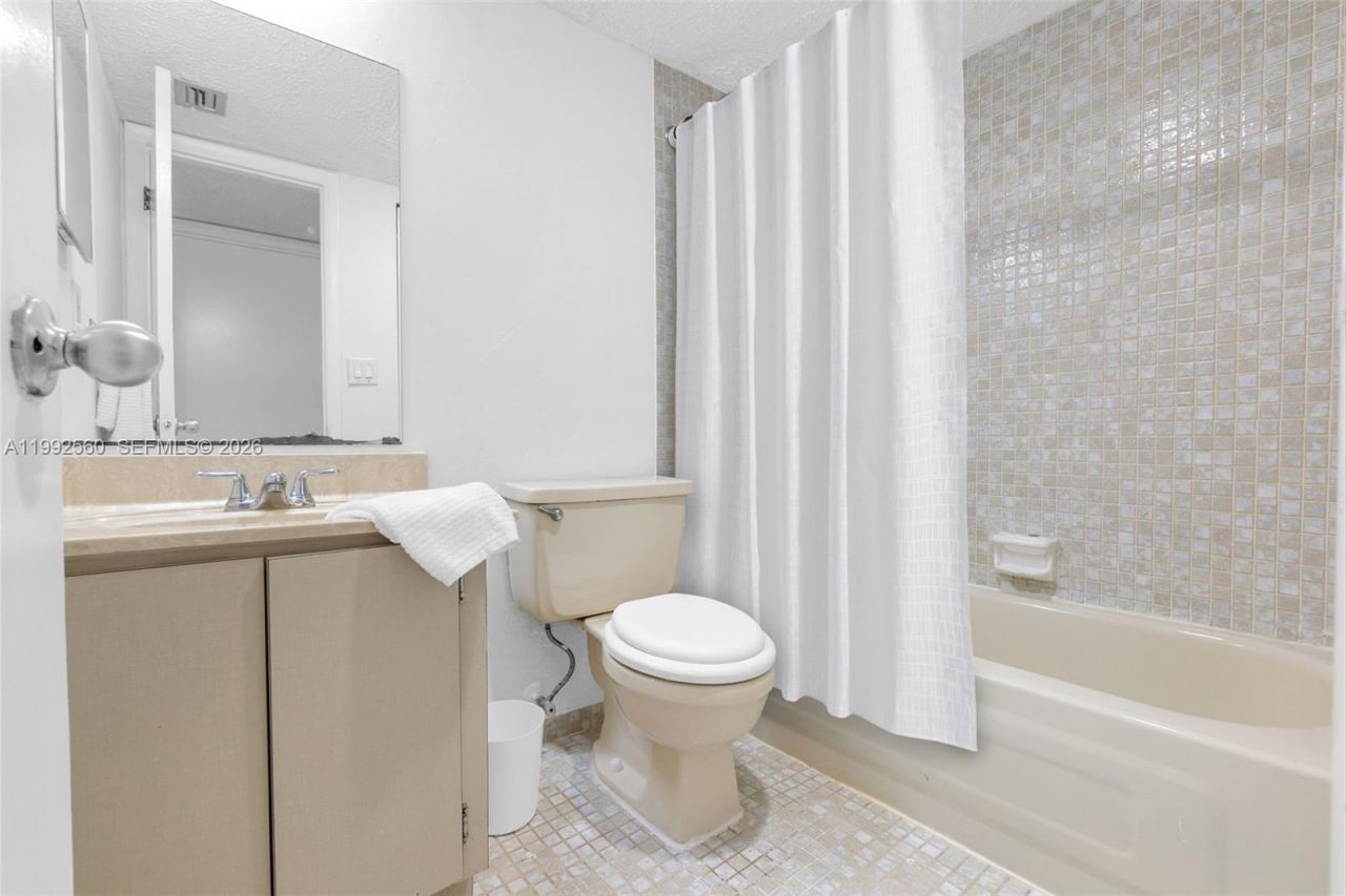 1021 Mockingbird Ln, Unit 302, Plantation, FL 33324 Photo