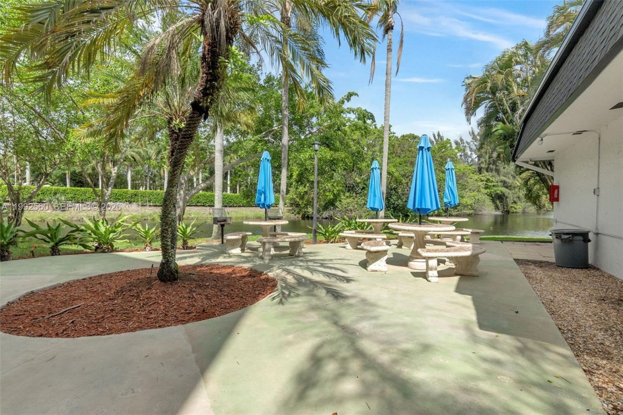 1021 Mockingbird Ln, Unit 302, Plantation, FL 33324 Photo