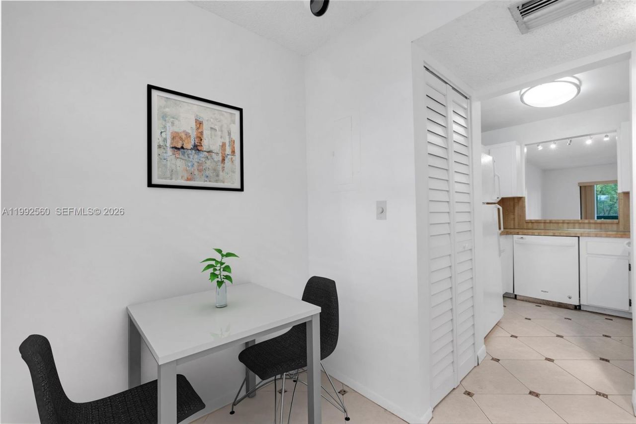 1021 Mockingbird Ln, Unit 302, Plantation, FL 33324 Photo