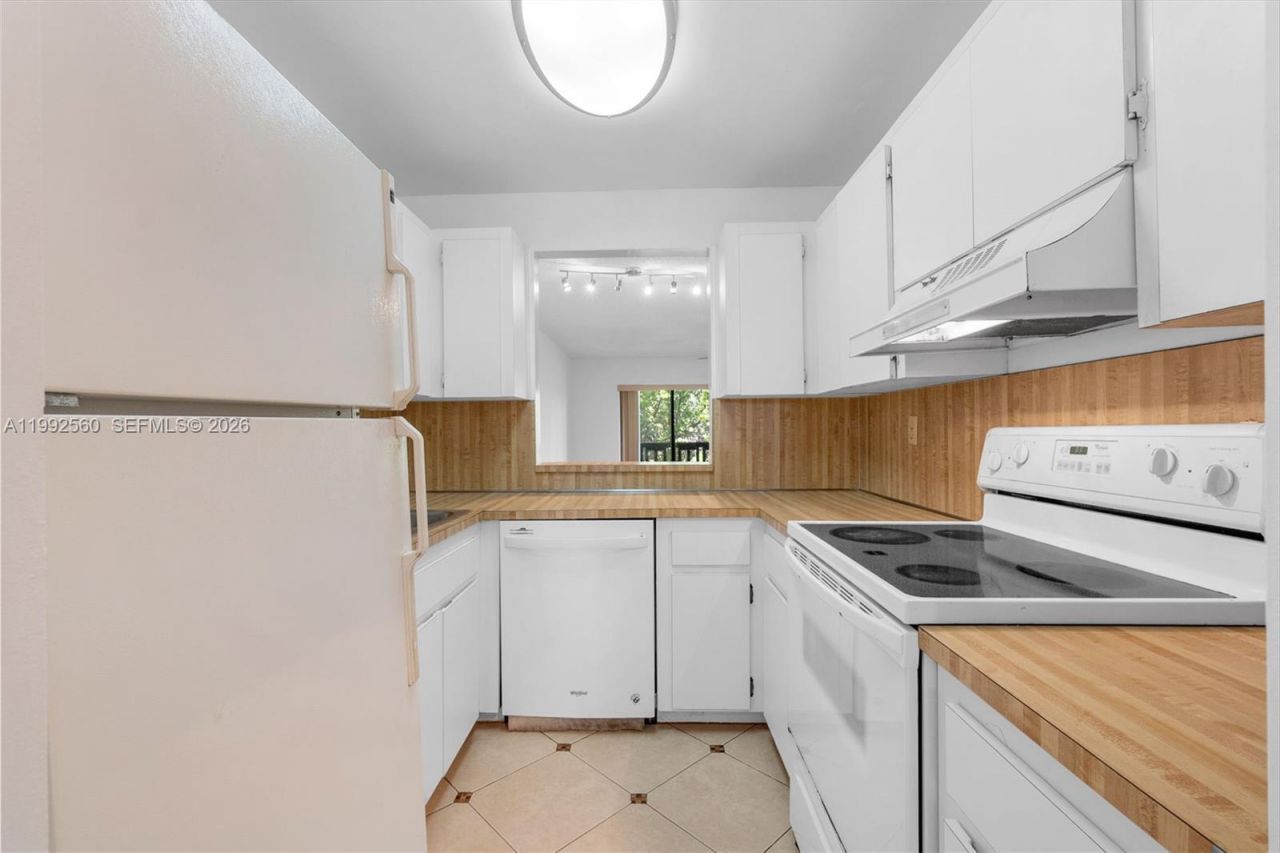 1021 Mockingbird Ln, Unit 302, Plantation, FL 33324 Photo