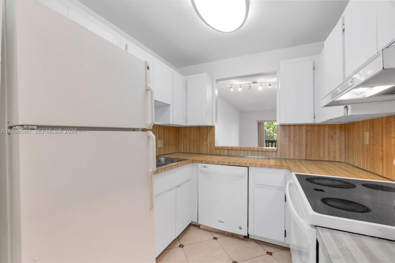 1021 Mockingbird Ln, Unit 302, Plantation, FL 33324 Photo