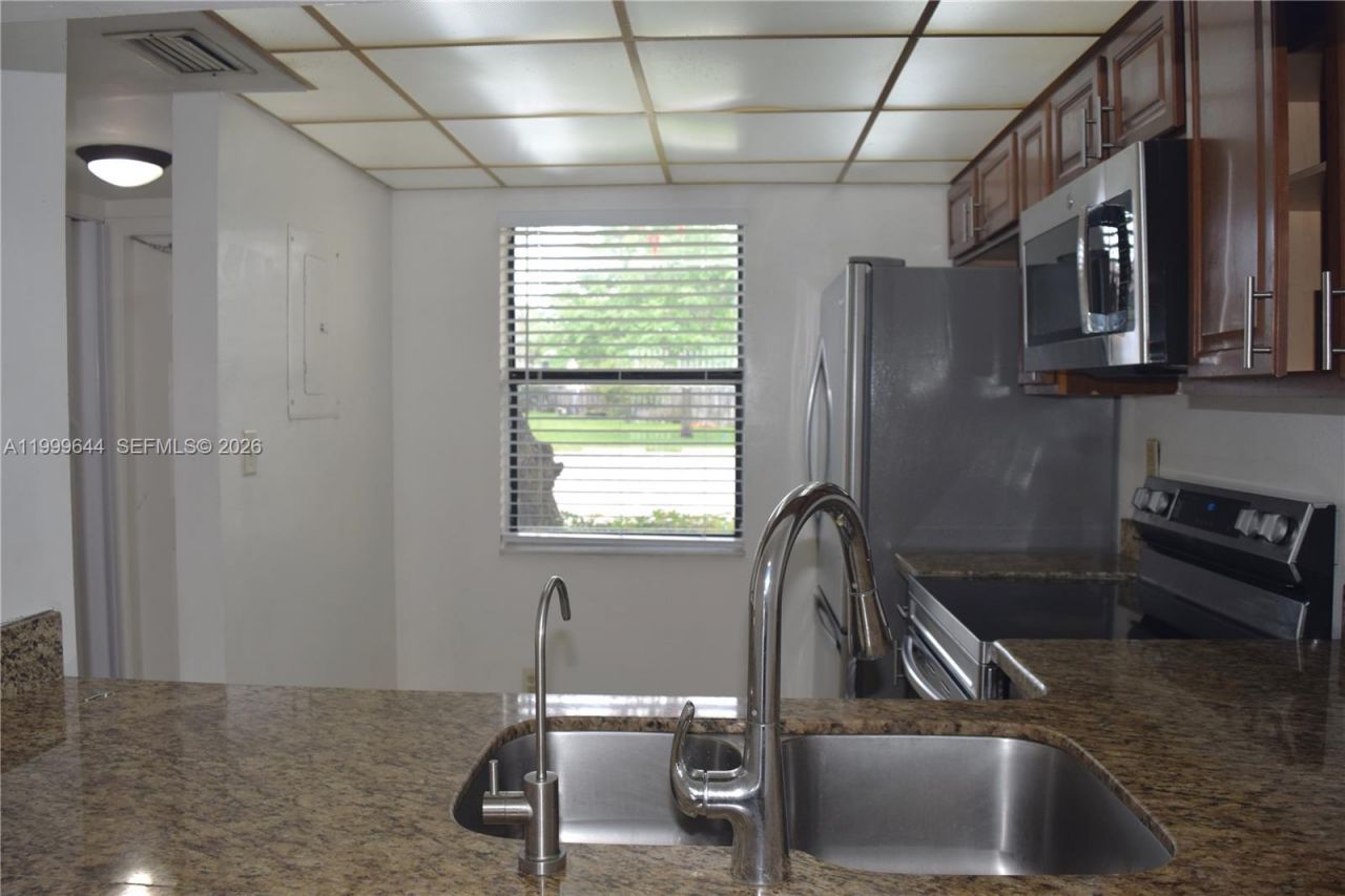 10013 Winding Lake Rd, Unit 102, Sunrise, FL 33351 Photo