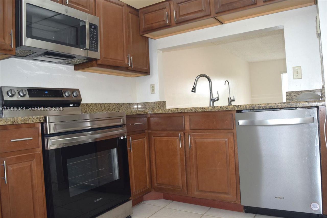 10013 Winding Lake Rd, Unit 102, Sunrise, FL 33351 Photo