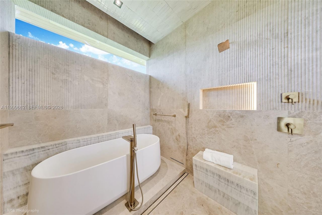 770 Lake Rd, Miami, FL 33137 Photo