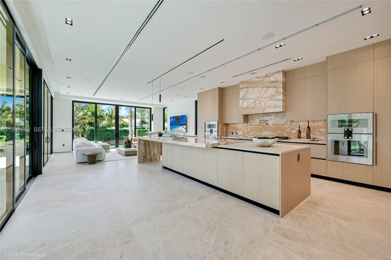 770 Lake Rd, Miami, FL 33137 Photo