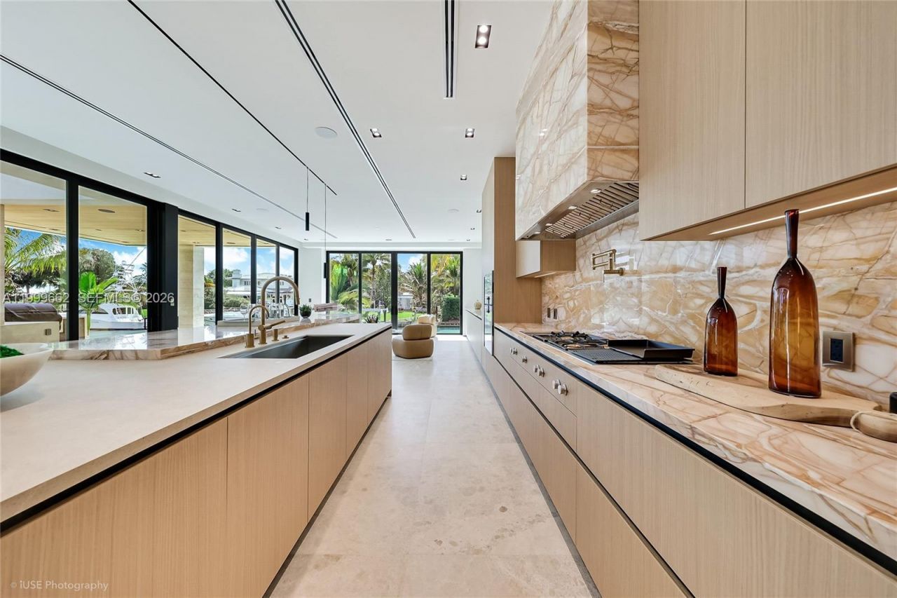 770 Lake Rd, Miami, FL 33137 Photo