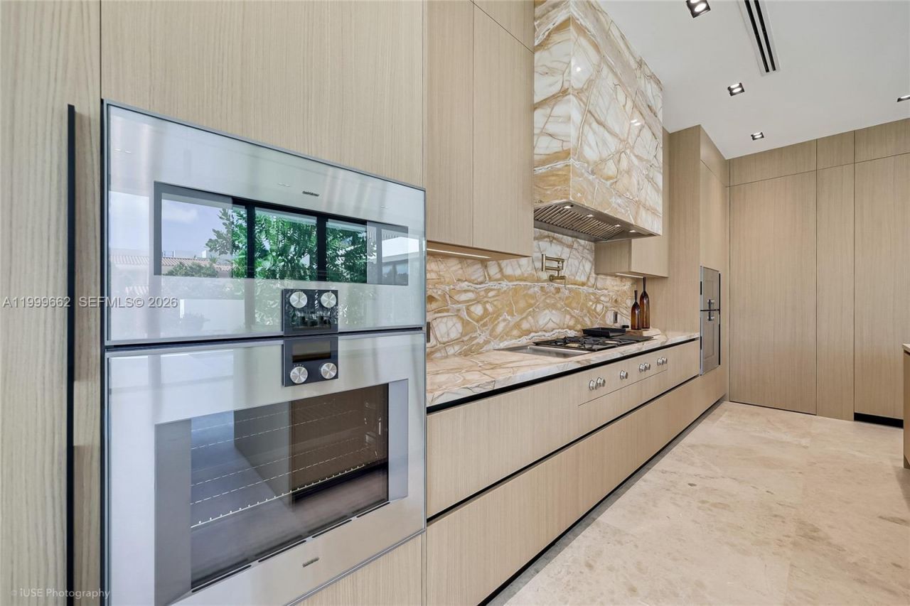 770 Lake Rd, Miami, FL 33137 Photo