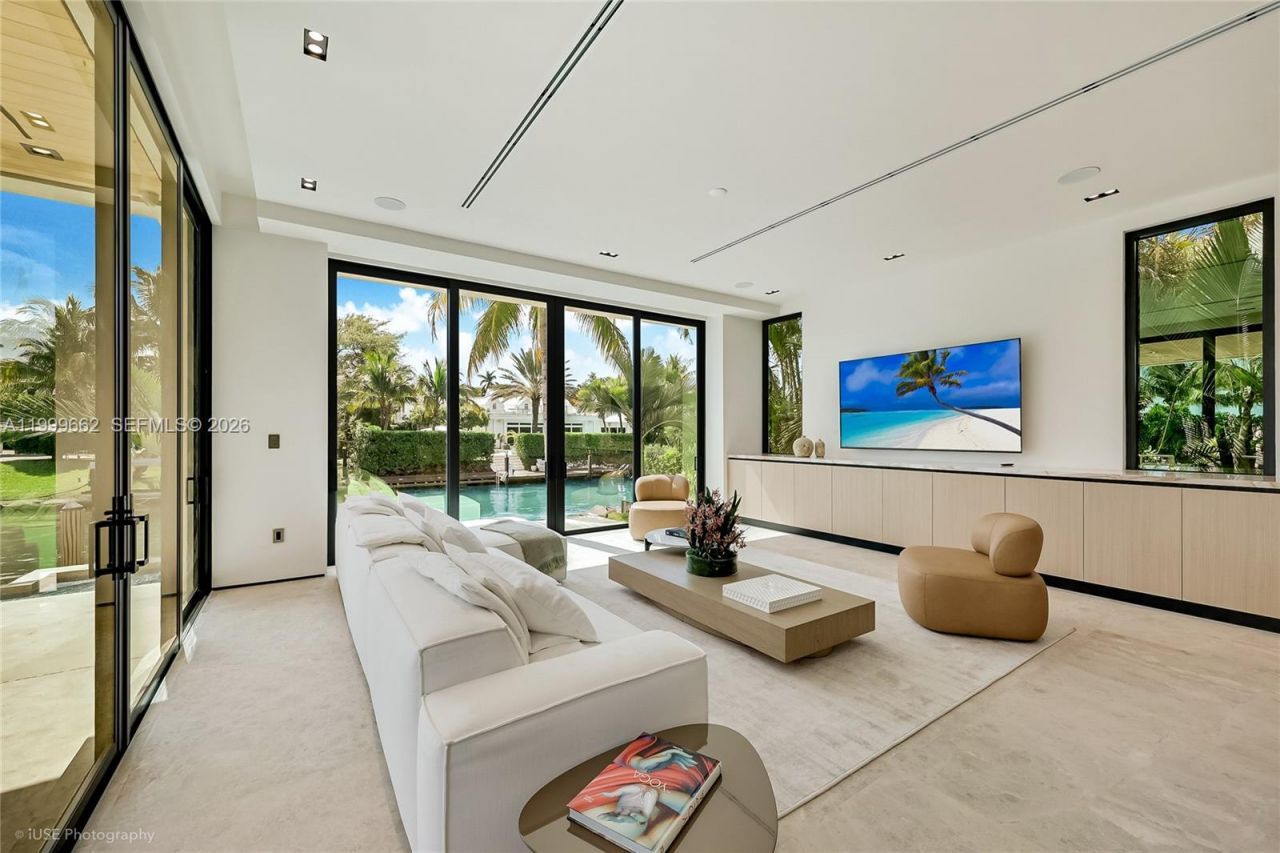 770 Lake Rd, Miami, FL 33137 Photo