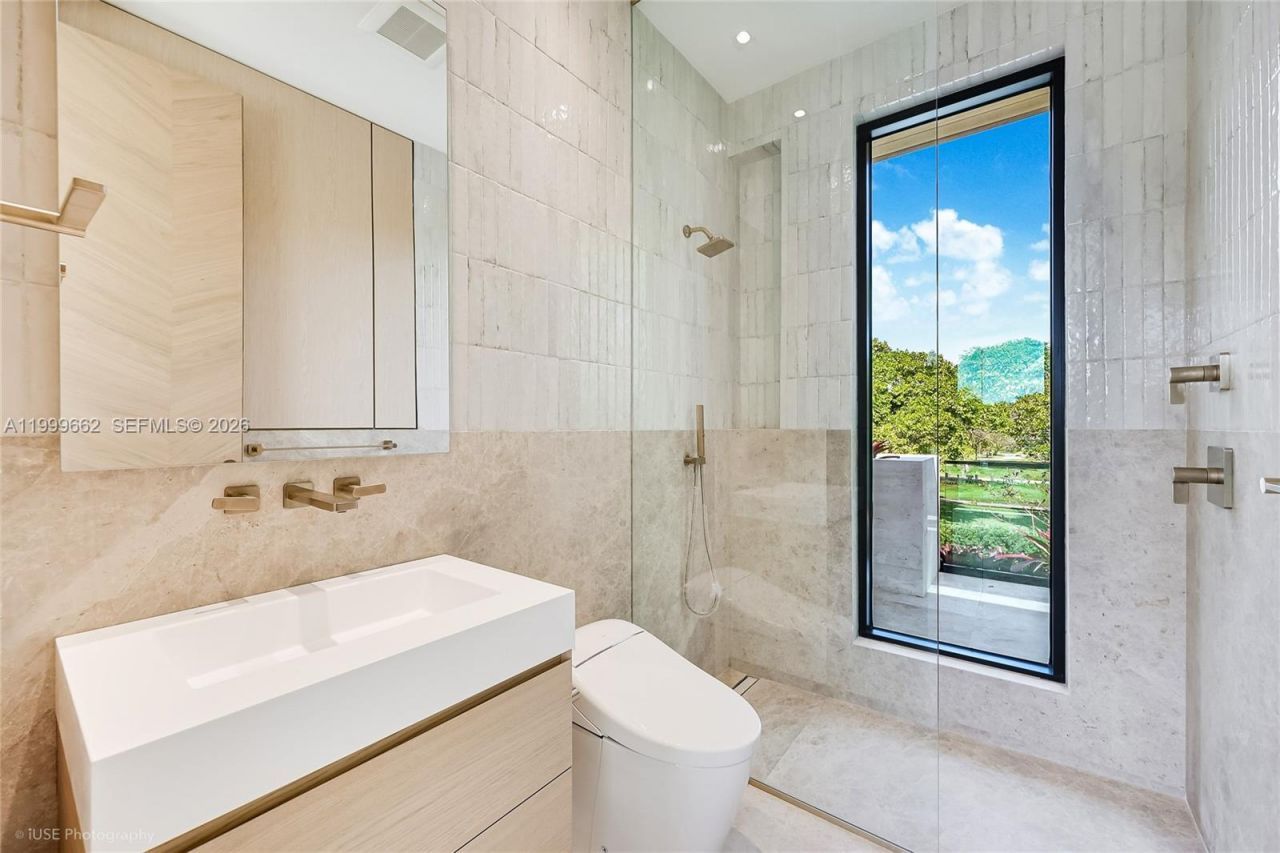 770 Lake Rd, Miami, FL 33137 Photo