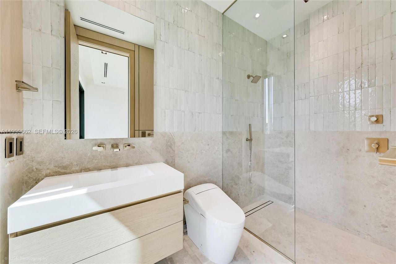 770 Lake Rd, Miami, FL 33137 Photo