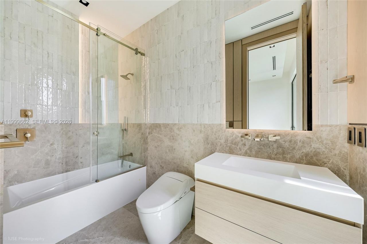 770 Lake Rd, Miami, FL 33137 Photo