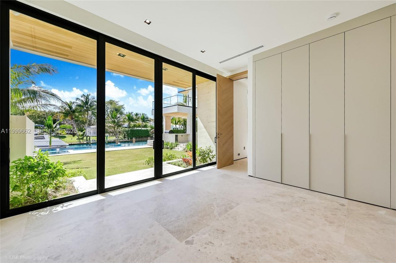 770 Lake Rd, Miami, FL 33137 Photo