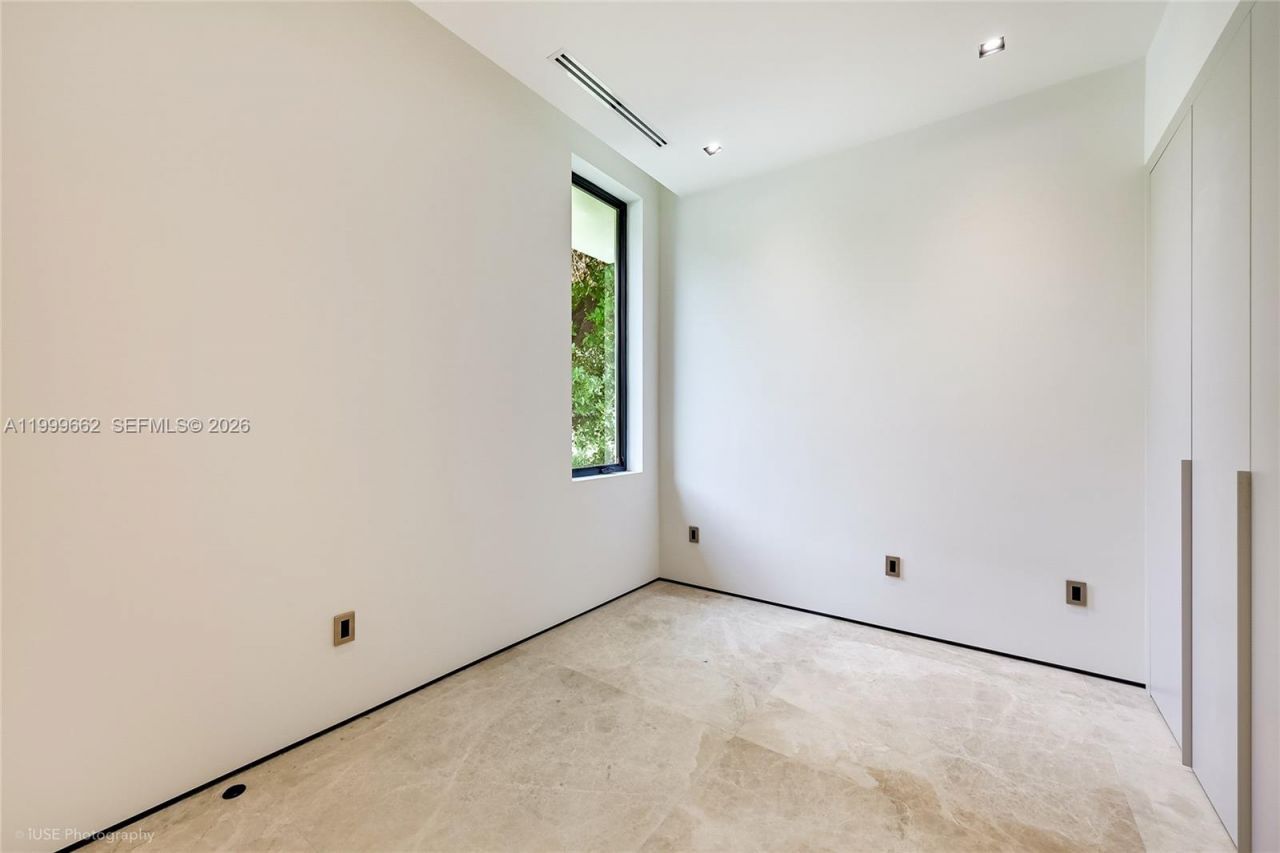 770 Lake Rd, Miami, FL 33137 Photo