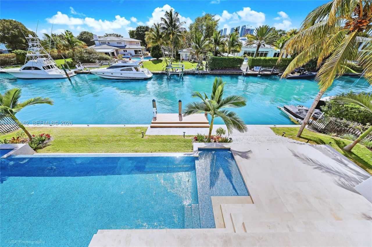 770 Lake Rd, Miami, FL 33137 Photo