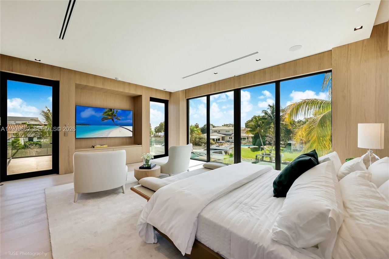 770 Lake Rd, Miami, FL 33137 Photo