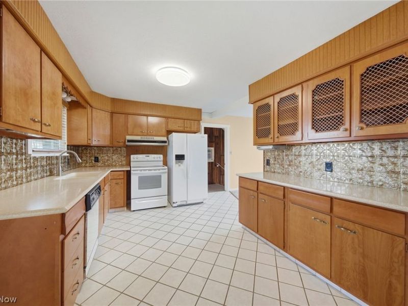 5625 Strausser Street NW, North Canton, OH 44720 Photo 5