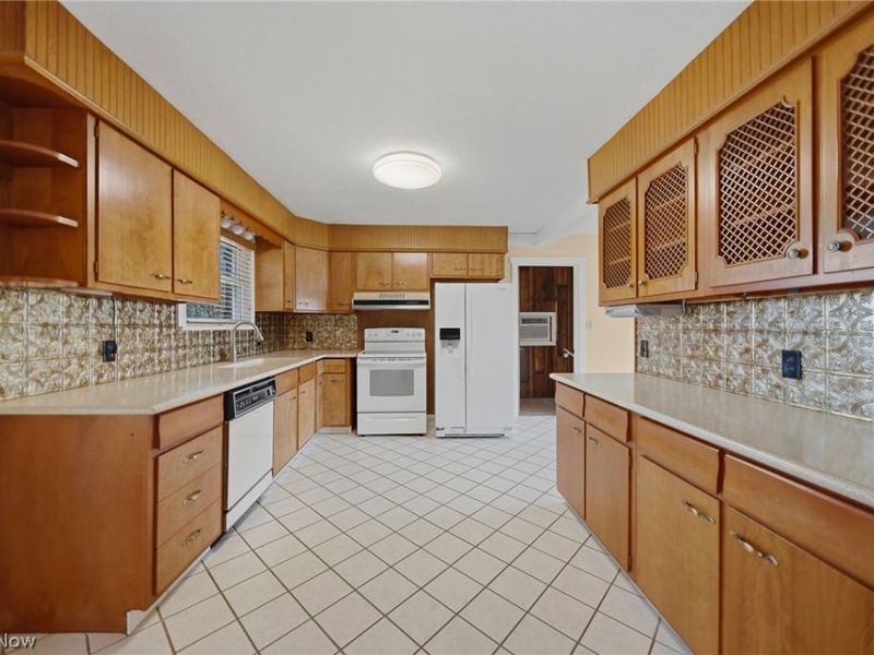 5625 Strausser Street NW, North Canton, OH 44720 Photo 6