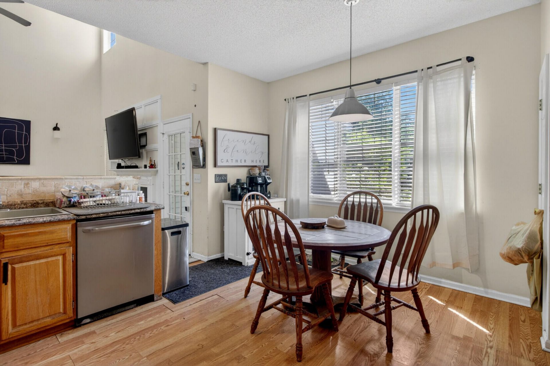 5400 Dwight Drive Photo 15