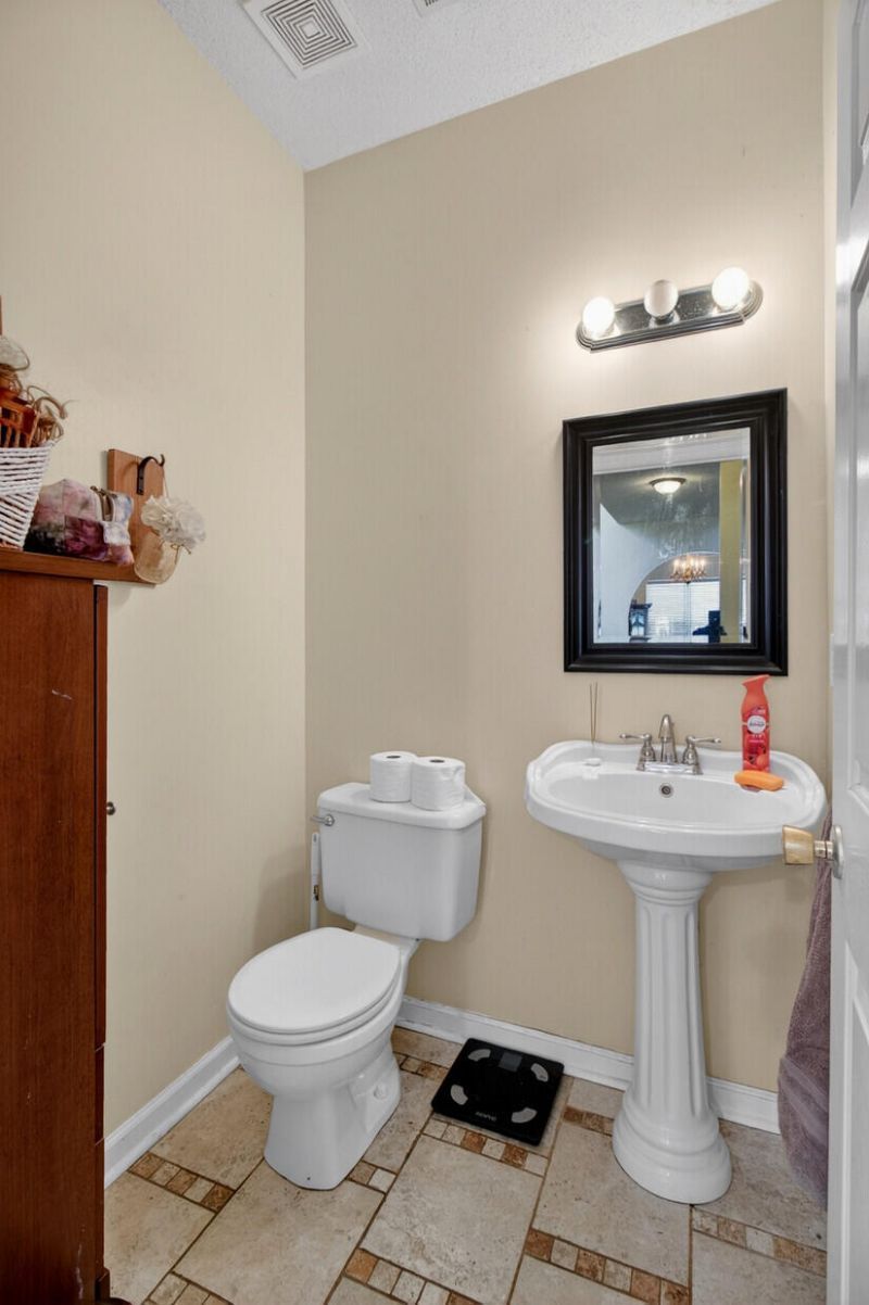 5400 Dwight Drive Photo 18