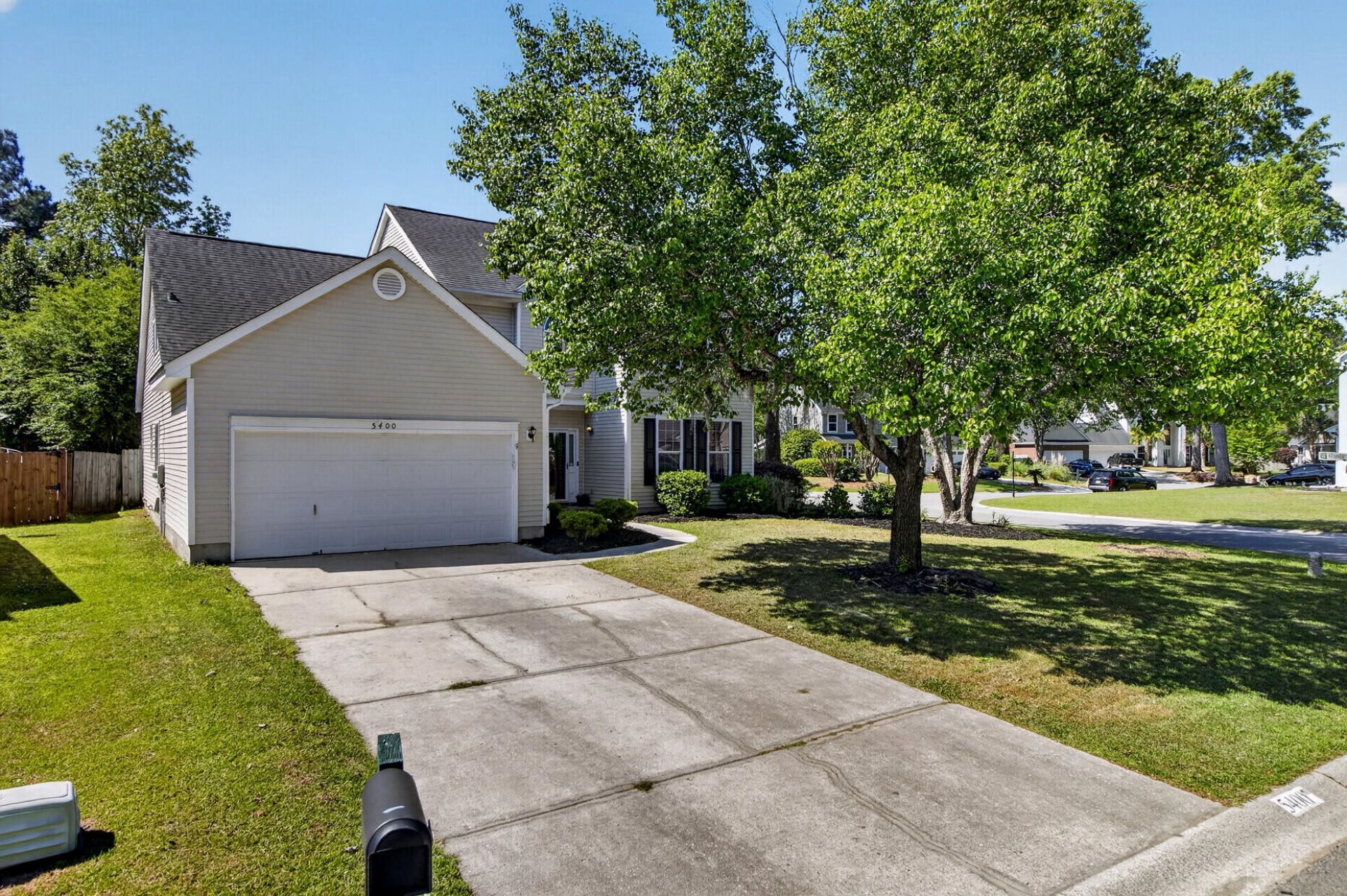 5400 Dwight Drive Photo 4