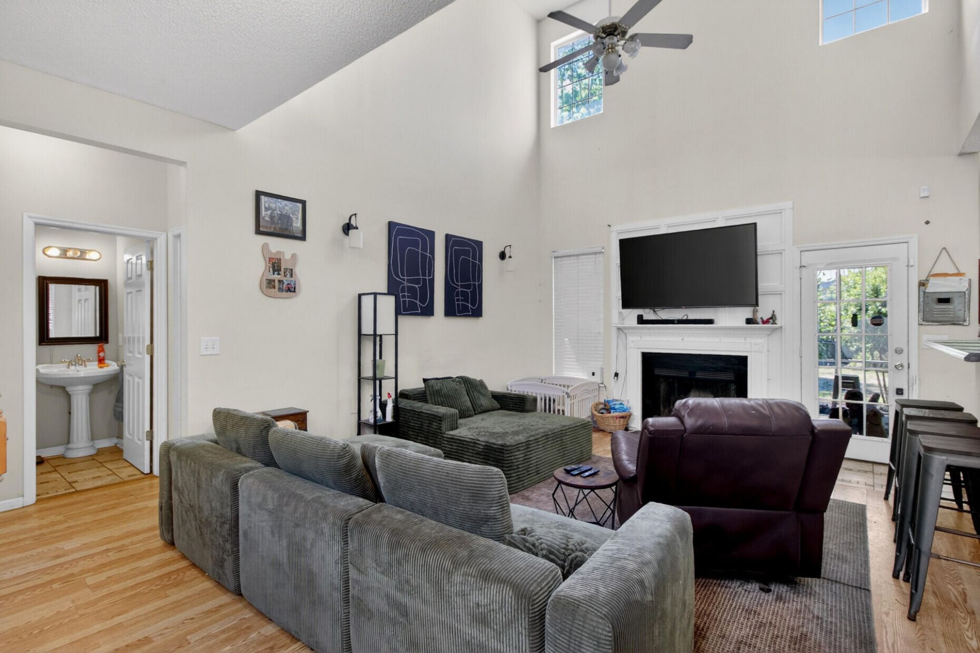 5400 Dwight Drive Photo 8