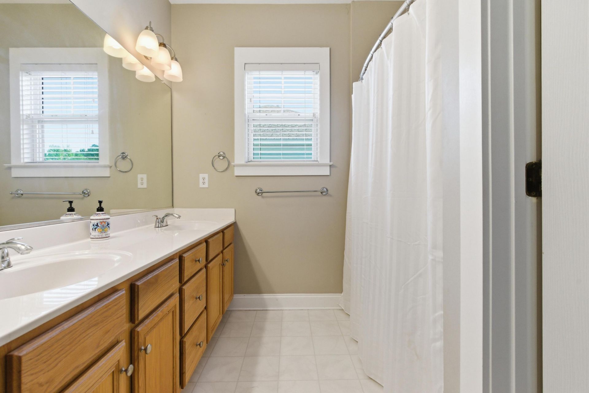 203 Hydrangea Street Photo 29