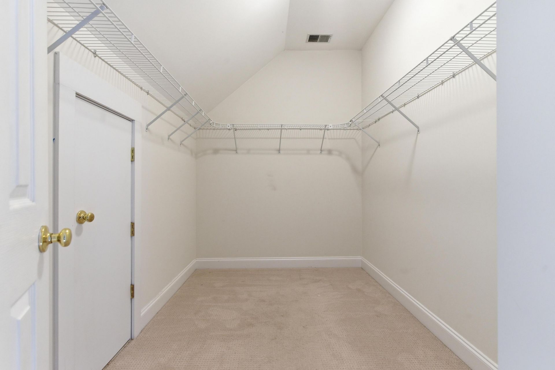 203 Hydrangea Street Photo 32