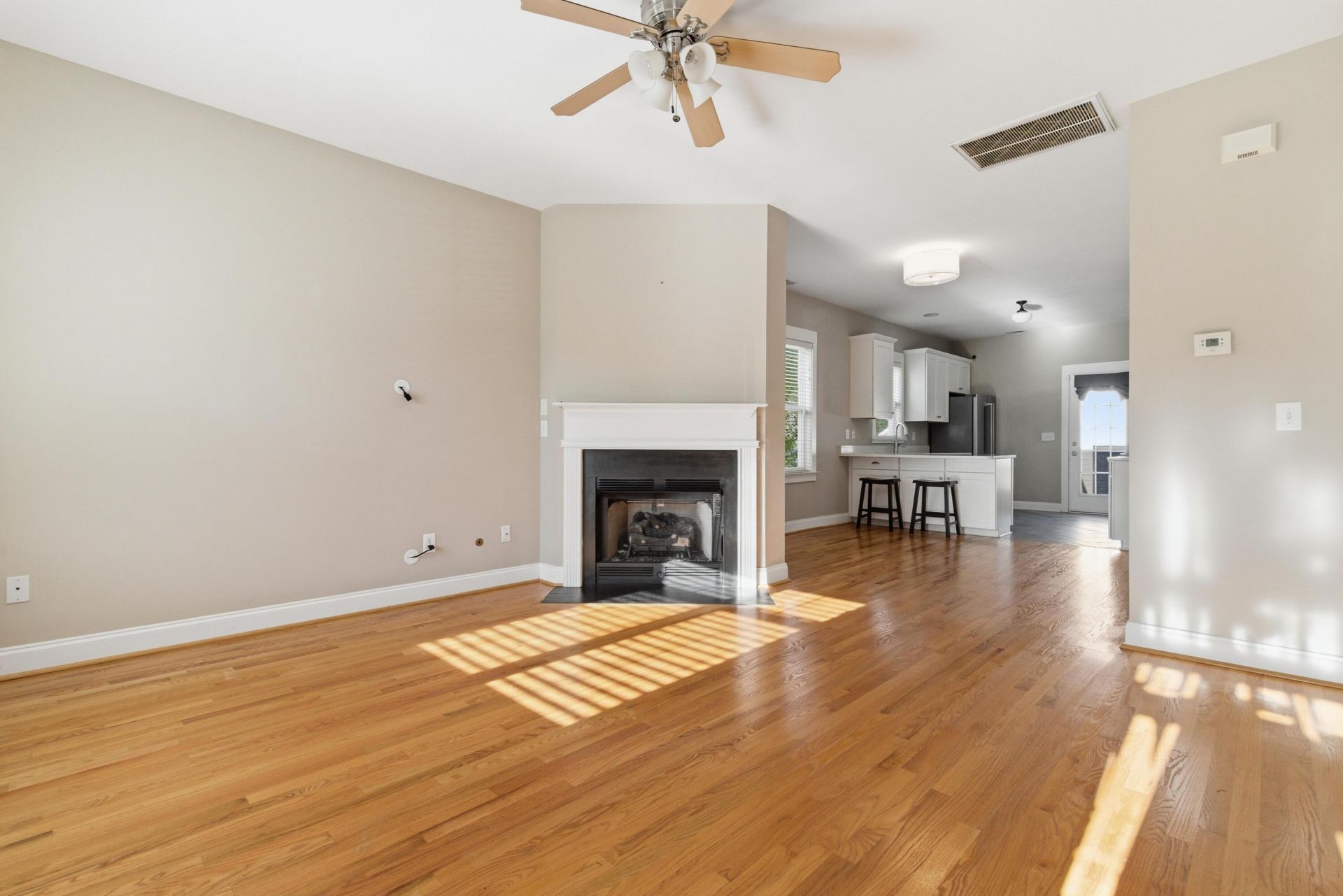 203 Hydrangea Street Photo 8