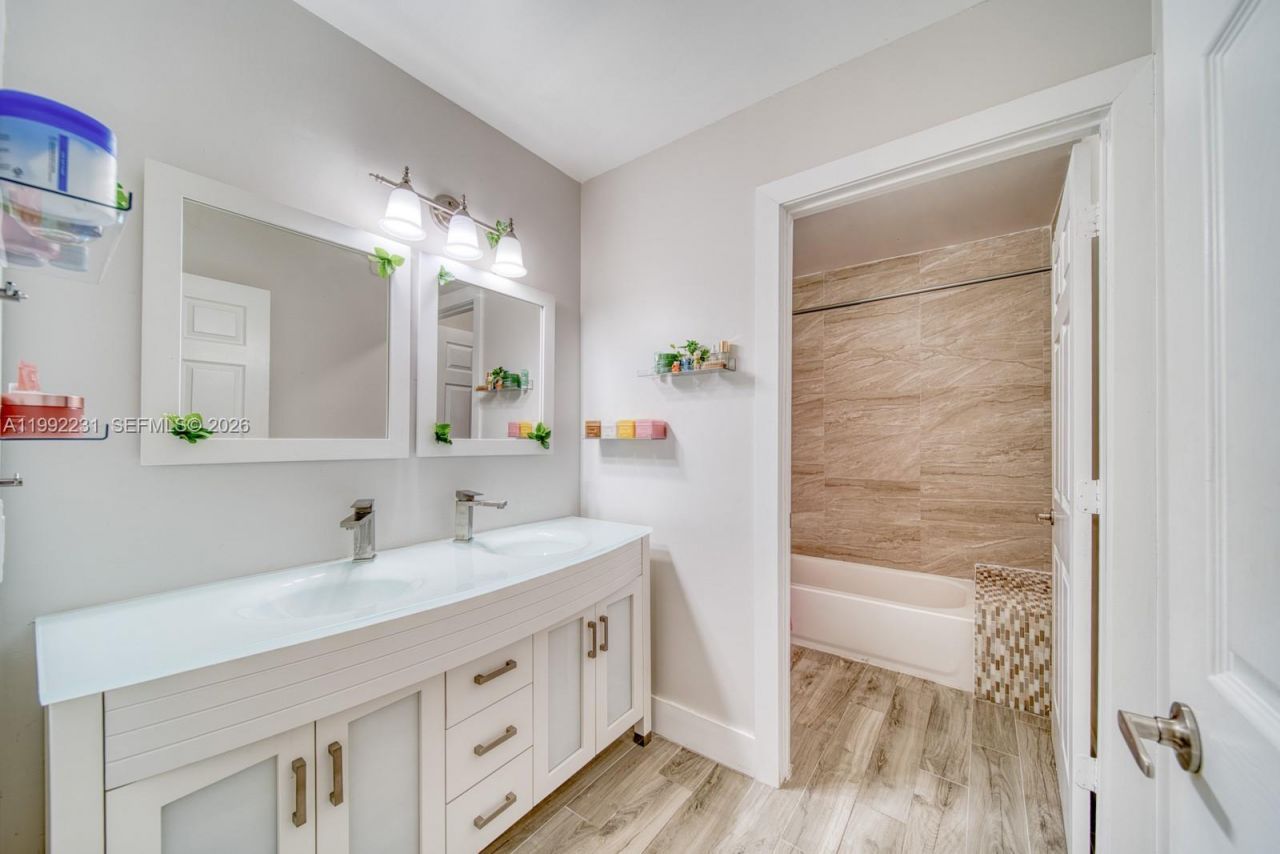 15261 SW 108th Ter, Miami, FL 33196 Photo