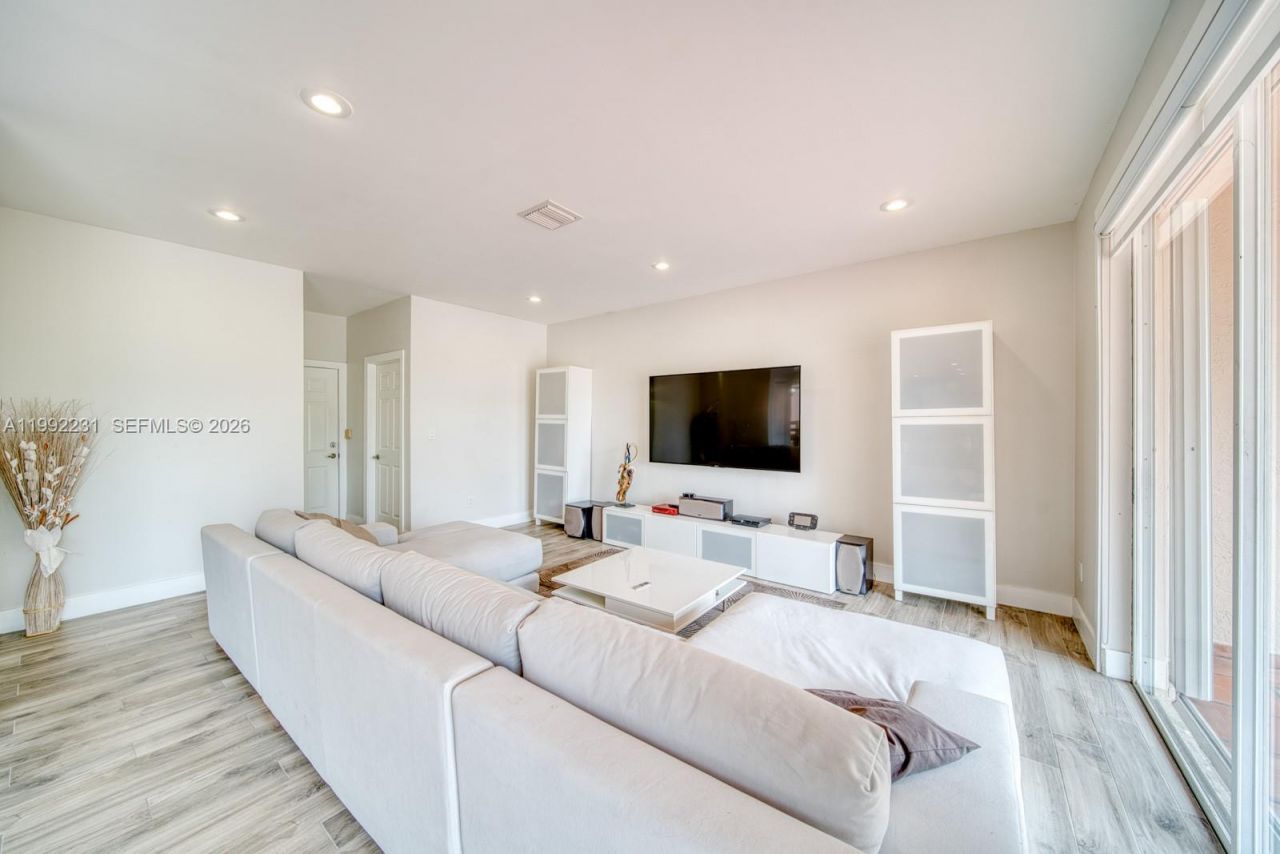 15261 SW 108th Ter, Miami, FL 33196 Photo