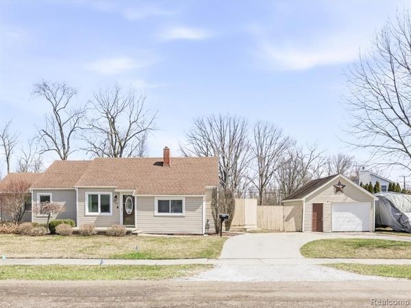 1561 Pennsylvania Avenue, Marysville, MI 48040