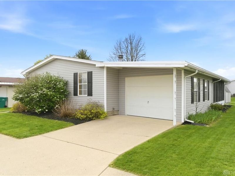 126 South Point Drive, Fairborn, OH 45324 Photo 2