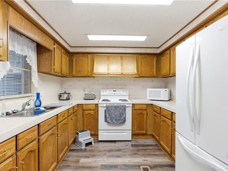 126 South Point Drive, Fairborn, OH 45324 Photo 7