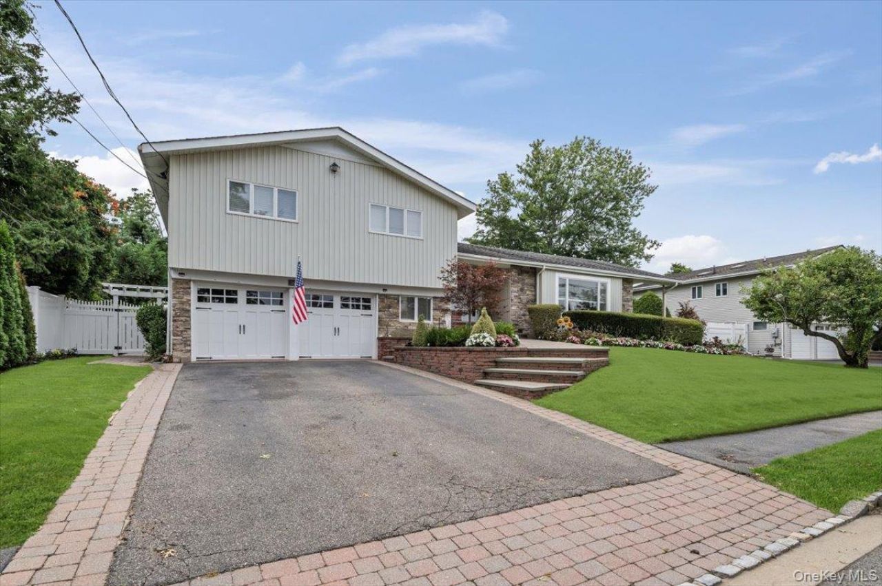 308 Sunset Boulevard, Massapequa, NY 11758 Main Photo