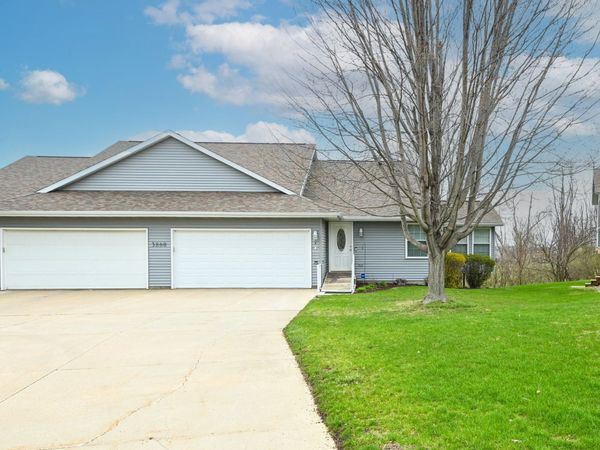 3860 Deer Valley Drive, Unit B, Marion, IA 52302