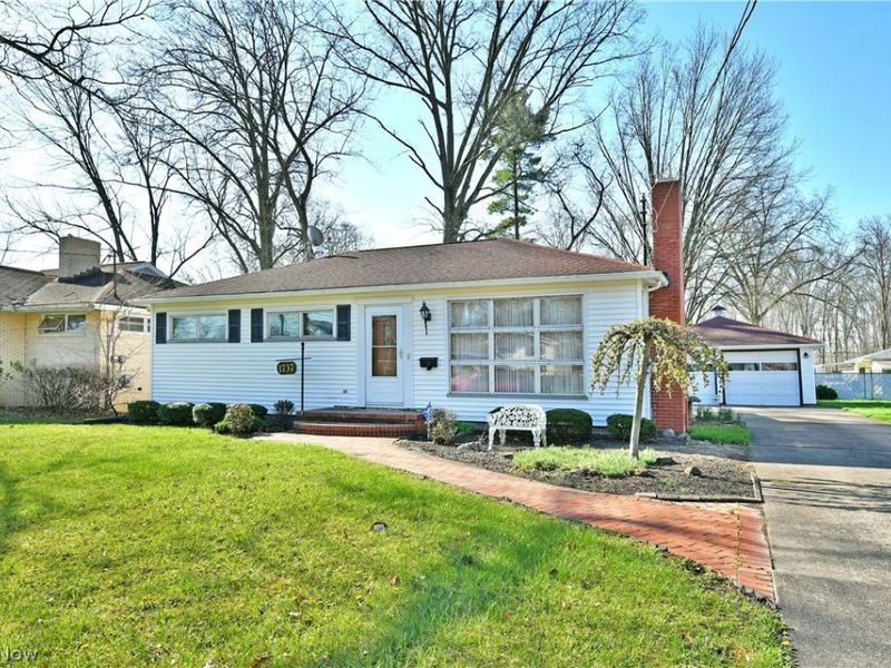 1737 Westwood Drive NW, Warren, OH 44485 Photo 1