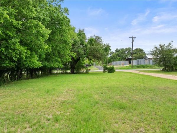 306 W Pecan Drive , Johnson City, TX 78636