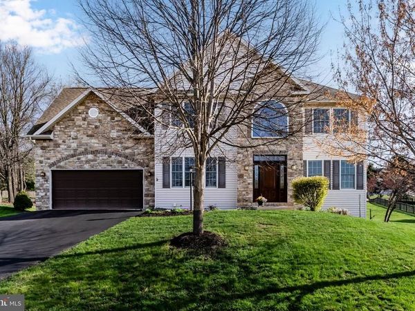 8 BAYBERRY ROAD, CARLISLE, PA 17013