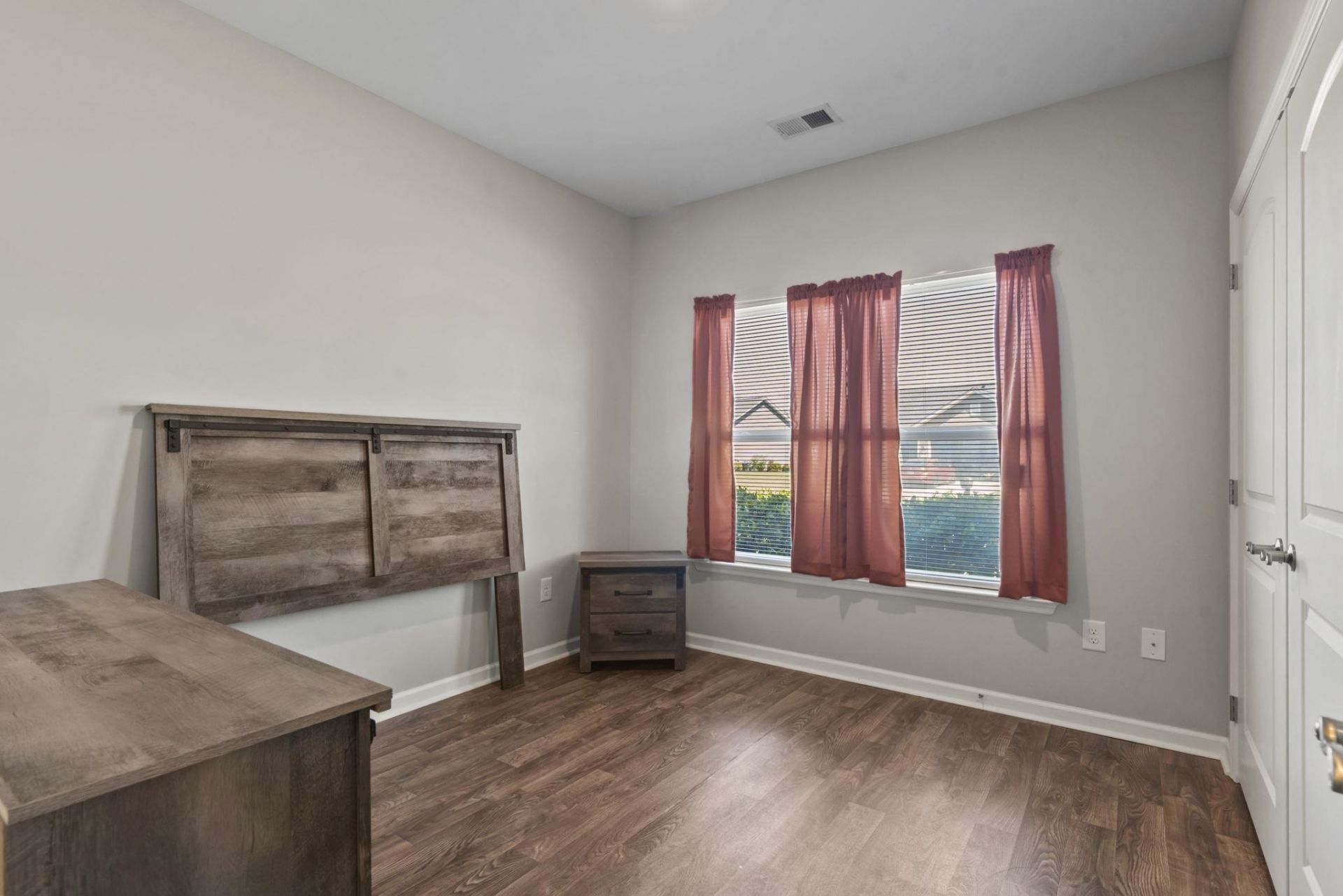 176 Springtide Dr. Photo 8