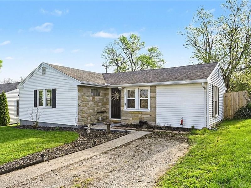 1864 Burrowes Boulevard, Fairborn, OH 45324 Photo 1