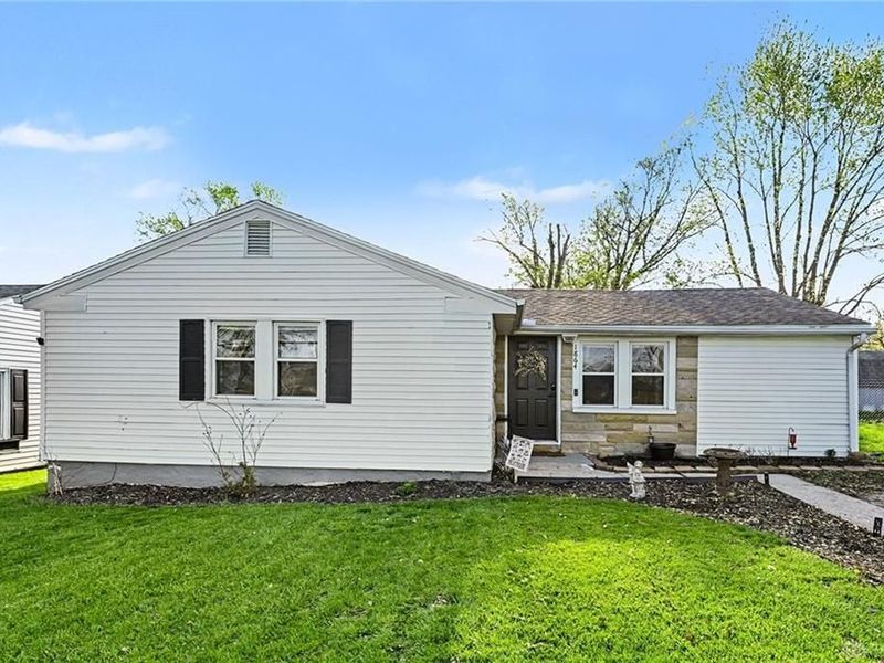 1864 Burrowes Boulevard, Fairborn, OH 45324 Photo 2