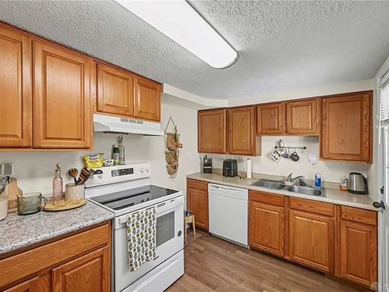 1864 Burrowes Boulevard, Fairborn, OH 45324 Photo 8